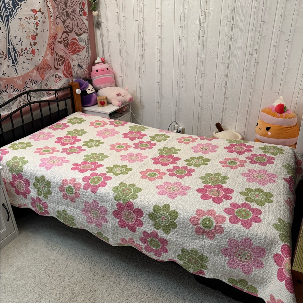 Beautiful girls Floral print scallop hem Pink Green twin Quilt 100% cotton